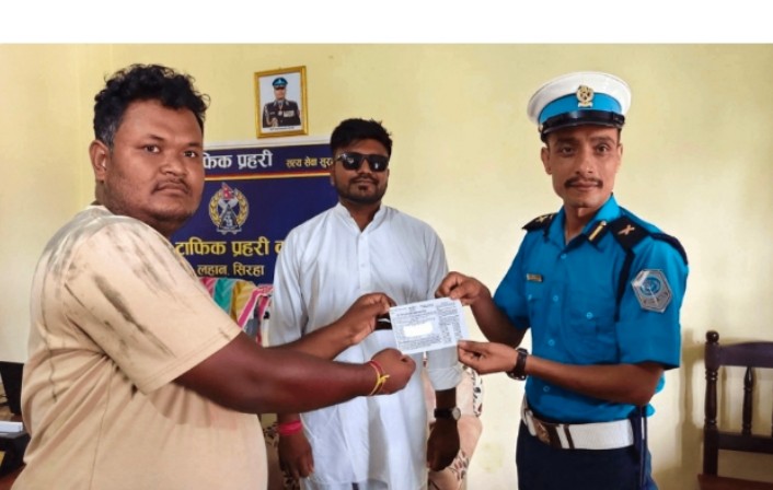 मोटरसाइकलमा स्टन्ट गर्ने सांसद गुप्तालाई ट्राफिक प्रहरीले तिरायो जरिवाना