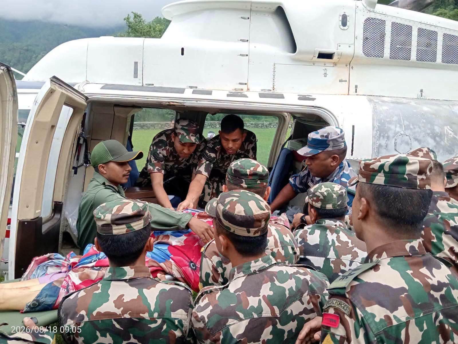 दुर्घटनामा घाइते न्यायाधीश डाँगीसहित ४ जनालाई हेलिकप्टर मार्फत काठमाडौँ ल्याइयो