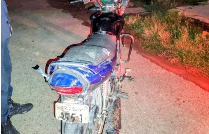 मोटरसाइकल चोर्न आएका चोर आफ्नै बाइक र चप्पल छाडेर भागे