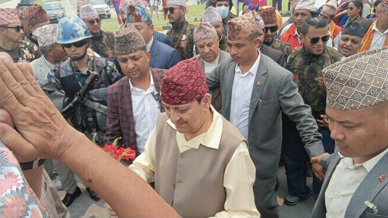 पूर्वराजा ज्ञानेन्द्र शाह पोखरा पुगे, समर्थकद्वारा भव्य स्वागत