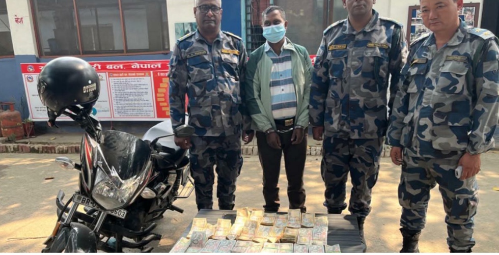 पर्सामा २० लाख रुपैयाँ अबैध रकमसहित एकजनासहित पक्राउ