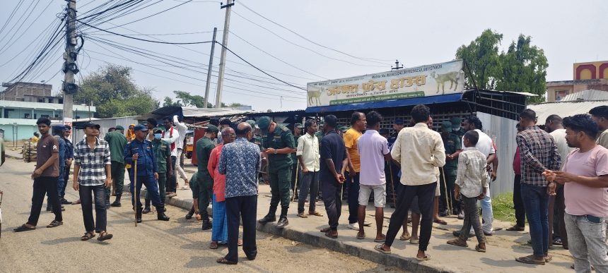 जीतपुरमा सार्वजनिक जग्गामाथिको अतिक्रमण हटाइयो, डोजर देखेपछि व्यवसायी आफैँले भत्काए अवैध संरचना