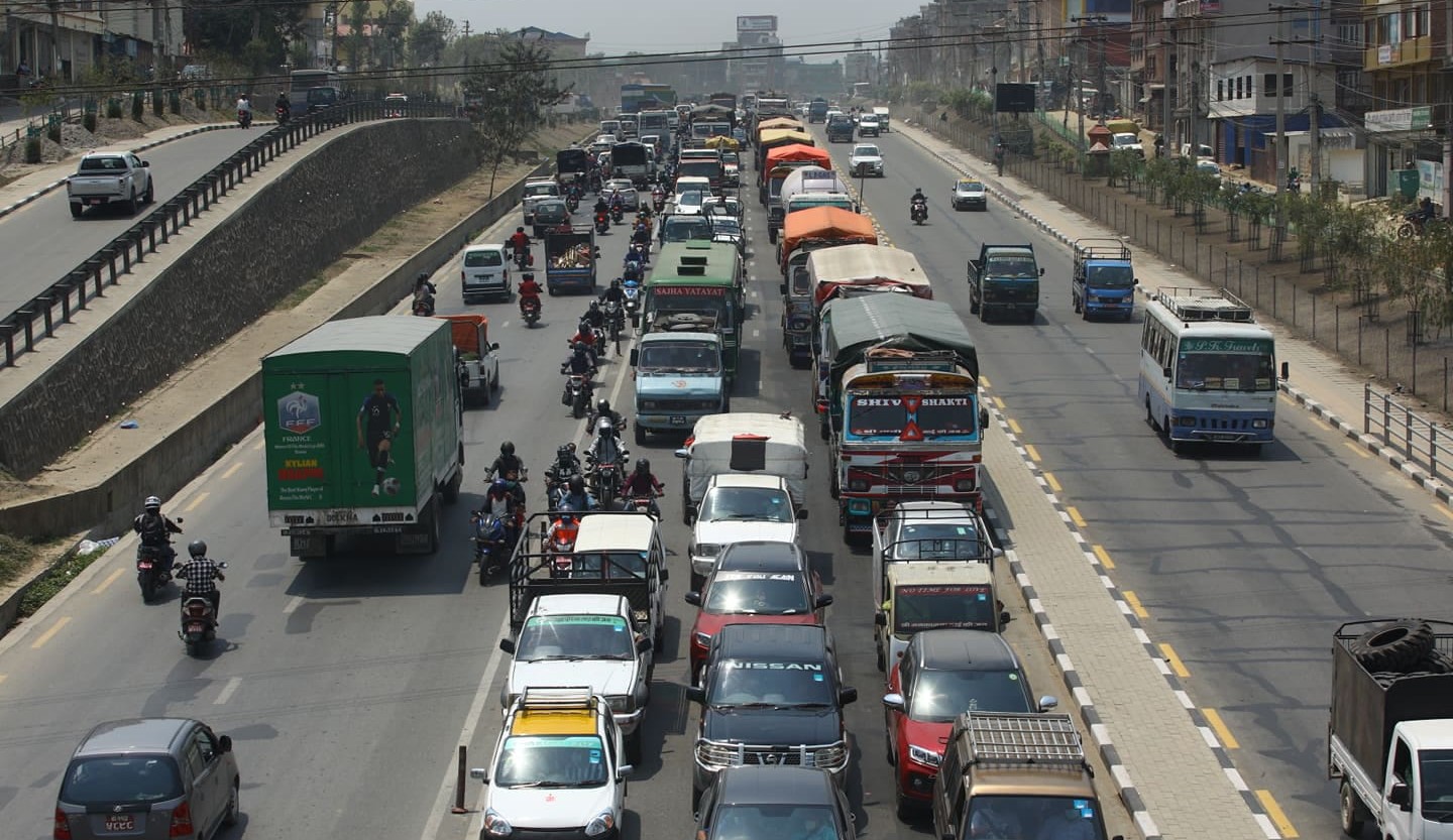 इन्धन मूल्यवृद्धिको मारमा यातायात क्षेत्र :तत्काल भाडा समायोजन गर्न महासंघको माग