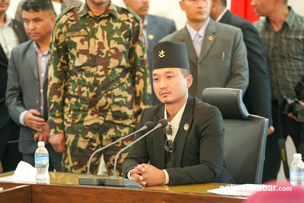 पार्टी निर्णयको पालना गर्छु, अनुसन्धानमा सहयोग गर्न तयार छु : गृहमन्त्री गुरुङ